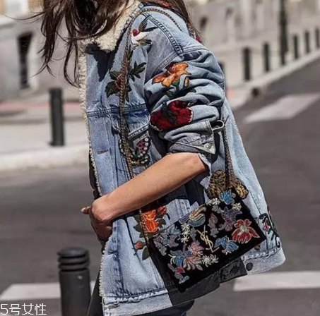 碎花衣服怎么搭配？美上天的秘密武器