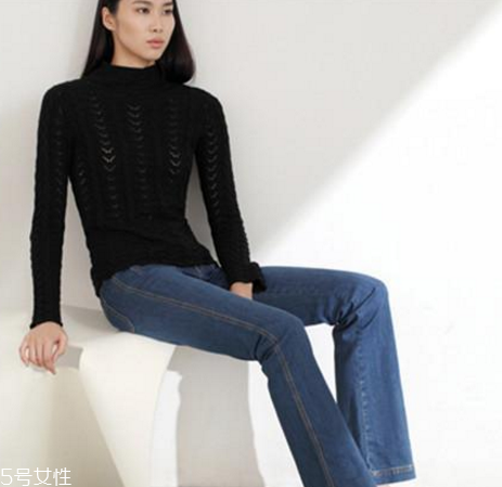 春天喇叭褲配什么上衣？搭出復(fù)古新時尚