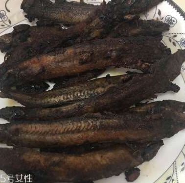 泥鰍會吃小魚嗎？這個是不會的