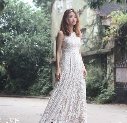 連衣裙搭配什么鞋子好看？處處散發(fā)迷人氣質(zhì)