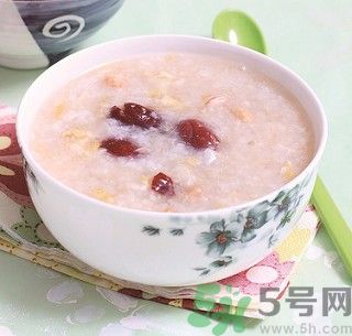 花生皮能不能吃？花生能和螃蟹一起吃嗎？