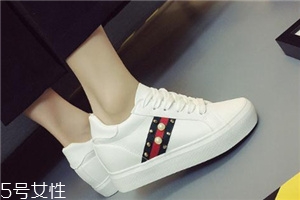 小白鞋可以用漂白水洗嗎？不要長(zhǎng)期用漂白水洗小白鞋
