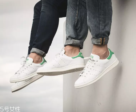 小白鞋可以用84洗嗎？慎用84洗小白鞋