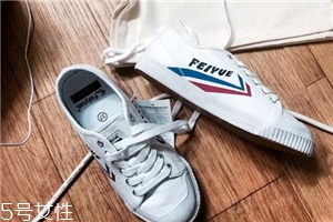 小白鞋買小了怎么辦？小白鞋太小這樣做