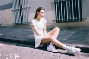 小白鞋磨腳后跟怎么辦？小白鞋磨腳問(wèn)題輕松解決