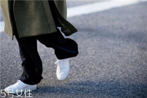 小白鞋有折痕怎么辦？小白鞋上的折痕消除方法