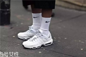 小白鞋上有膠怎么去除？小白鞋上的膠去除方法