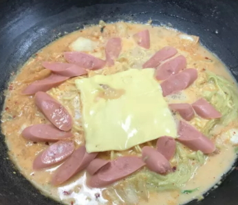 牛奶辛拉面煮多久？牛奶辛拉面牛奶和水的比例