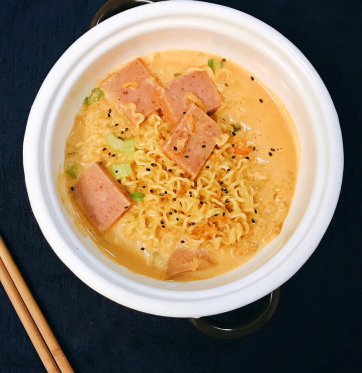 網(wǎng)紅牛奶辛拉面好吃嗎？牛奶辛拉面是黑暗料理嗎