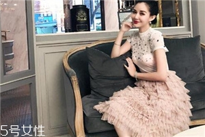半身裙怎么搭配更優(yōu)雅？半身裙穿搭技巧
