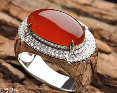紅翡翠價(jià)格一般多少？紅翡翠的市場(chǎng)價(jià)值