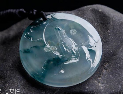 翡翠可以戴著洗澡嗎？翡翠洗澡能戴嗎