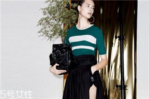條紋t恤怎么搭配？條紋t恤搭配技巧