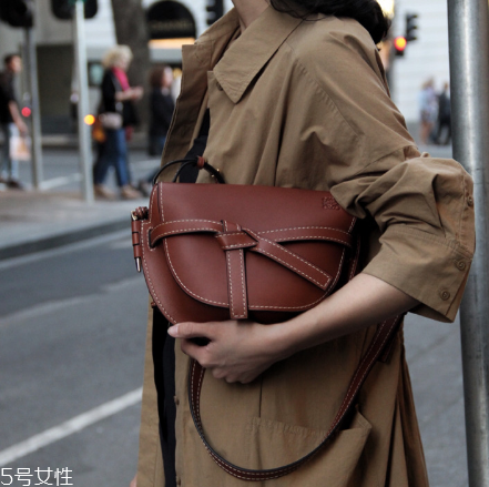 loewe gate bag多少錢？羅意威18新款馬鞍包價格
