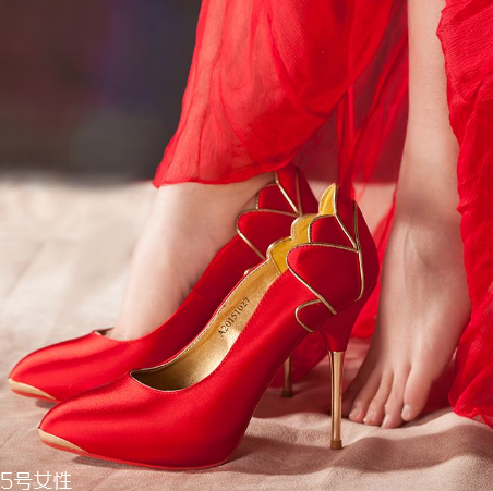 婚鞋是男方買還是女方買？婚鞋的購買講究