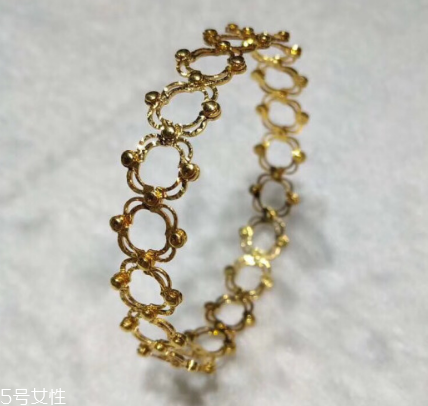 周大生伸縮戒指多少錢？周大生戒指變手鐲價格