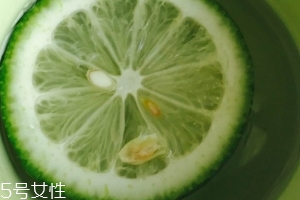 青檸檬可以敷臉嗎？青檸檬敷臉能美白嗎？
