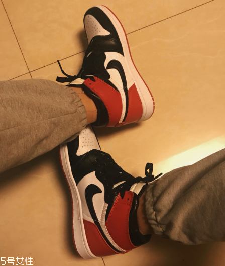 aj 1黑腳趾是荔枝皮嗎？aj 1黑腳趾皮質是不是荔枝皮