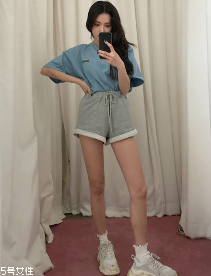 寬松t恤配什么褲子？寬松t恤搭配褲子圖片