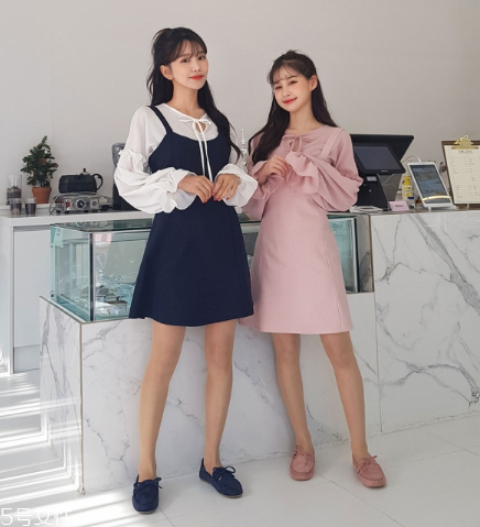 背帶裙配什么鞋子好看？背帶裙搭配鞋子技巧