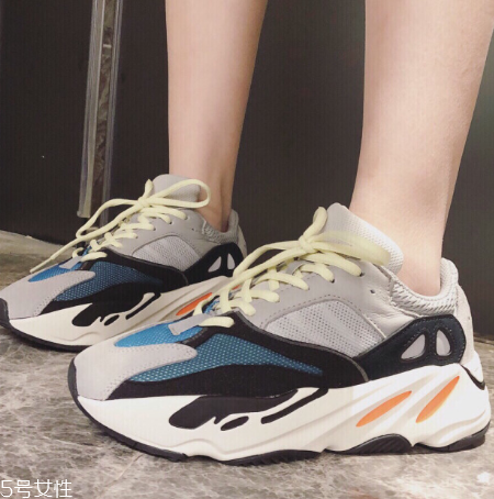 yeezy 700偏碼嗎？yeezy 700碼數(shù)正常嗎