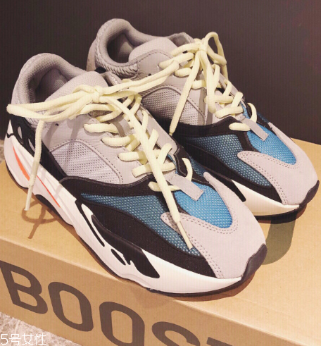 yeezy 700偏碼嗎？yeezy 700碼數(shù)正常嗎