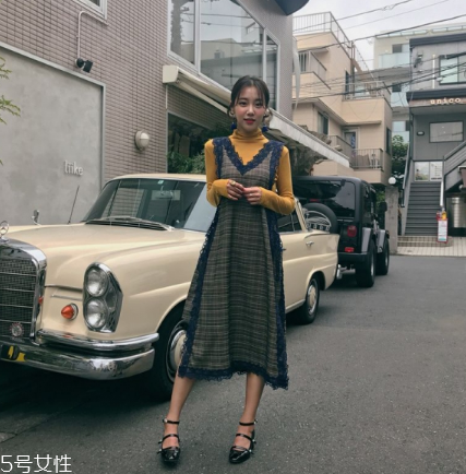 格子連衣裙搭配什么鞋子？格子連衣裙搭配技巧