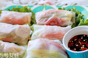 越南春卷皮用冷水還是熱水泡？越南春卷皮泡多久