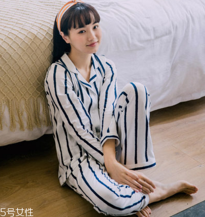 睡衣上的奶漬怎么去除？睡衣上有奶漬怎么洗