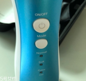 沖牙器和牙線哪個好？沖牙器和牙線的優(yōu)缺點(diǎn)