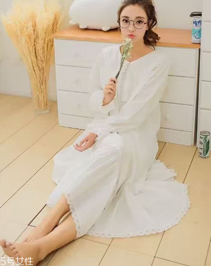睡衣里面要穿內(nèi)衣嗎？睡衣里面穿不穿內(nèi)衣