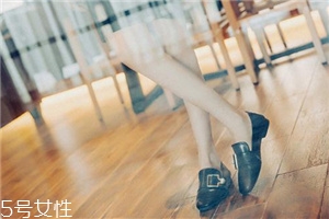 單鞋買(mǎi)大了怎么辦？單鞋買(mǎi)大了一碼處理方法