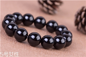 黑瑪瑙手串戴哪只手？黑瑪瑙手串佩戴忌諱