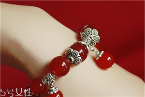 瑪瑙可以戴著睡覺(jué)嗎？瑪瑙睡覺(jué)要摘下來(lái)嗎