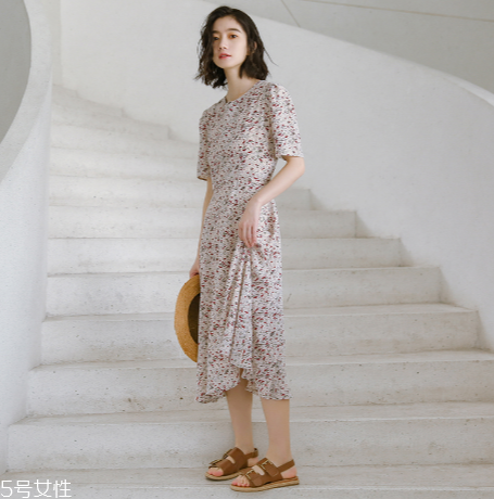小個子女生穿什么裙子好看？小個子女生穿搭技巧