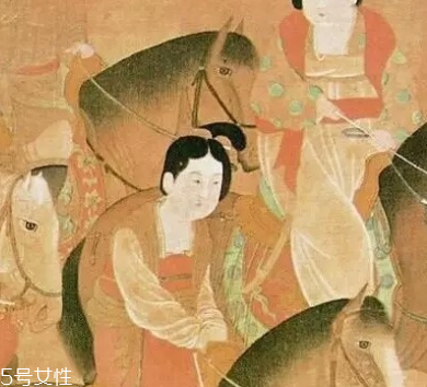 蝴蝶唇妝怎么畫(huà) 唐朝蝴蝶唇妝教程