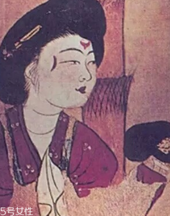 蝴蝶唇妝怎么畫(huà) 唐朝蝴蝶唇妝教程