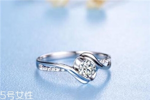 戒指可以戴中指嗎？戒指能不能戴在中指