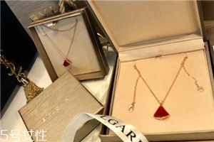 寶格麗扇子項(xiàng)鏈多少錢？寶格麗小扇子項(xiàng)鏈價(jià)格