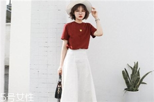 皮膚黃穿什么顏色顯白？適合黃皮女生的衣服顏色