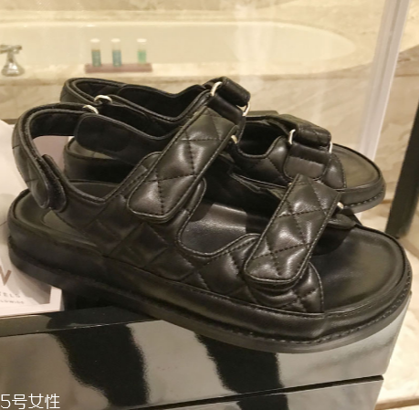 今年流行什么樣的涼鞋？今年流行的涼鞋款式推薦
