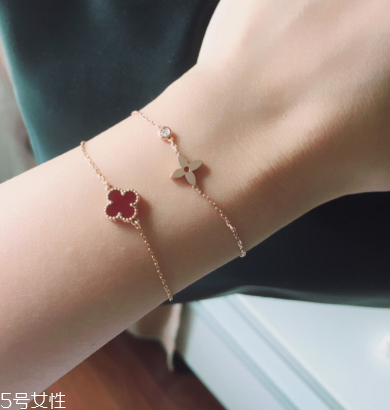 手鏈和腳鏈能同時(shí)帶嗎？手鏈和腳鏈的佩戴講究