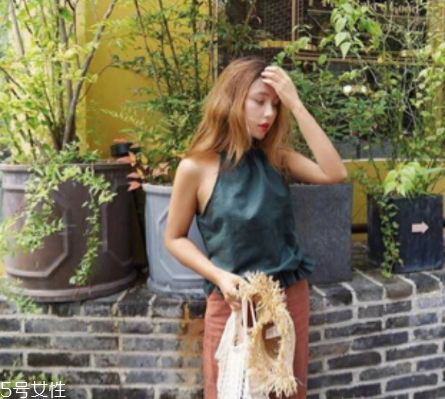 皮膚黑夏天穿什么顏色？黑皮膚適合什么顏色衣服