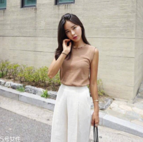 皮膚黑夏天穿什么顏色？黑皮膚適合什么顏色衣服