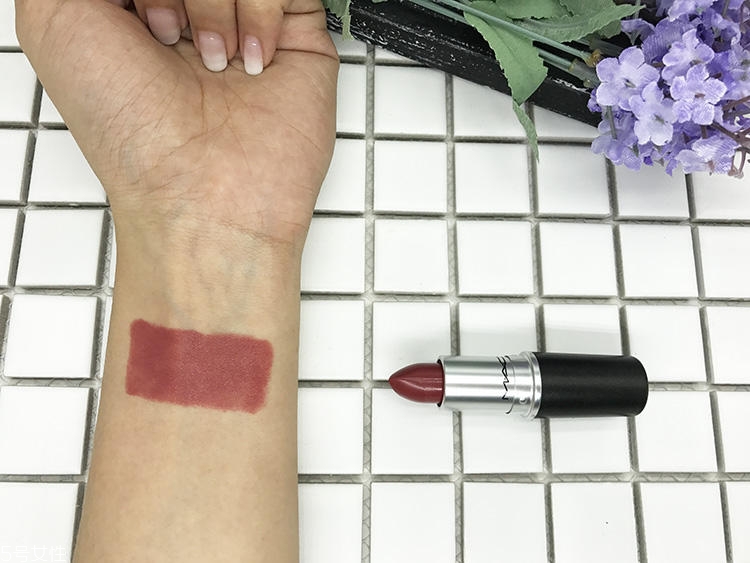mac brick o la口紅日常嗎？mac brick o la上嘴圖