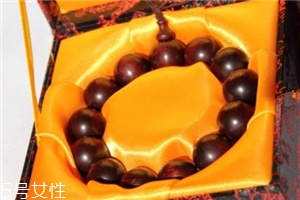 手鏈?zhǔn)裁茨绢^最好？手鏈哪種木頭比較好