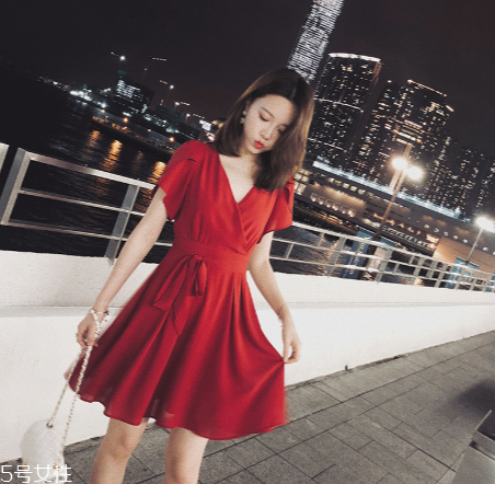 飄帶衣服怎么搭配？飄帶衣服搭配竅門