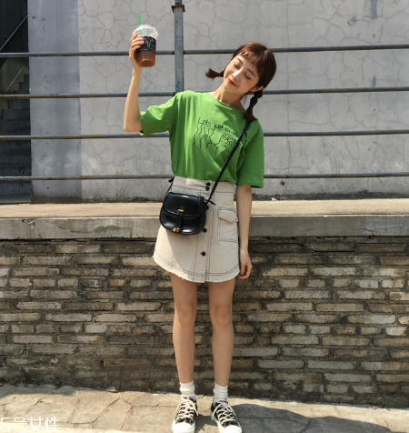 夏天穿什么顏色衣服顯白？夏天最顯白的衣服顏色