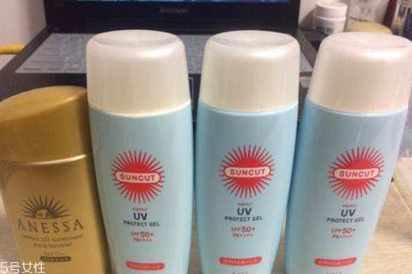 高絲suncut藍(lán)瓶防曬霜是物理防曬嗎？會(huì)不會(huì)搓泥