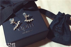 耳釘有血跡怎么清洗？耳釘上的血跡用什么洗？